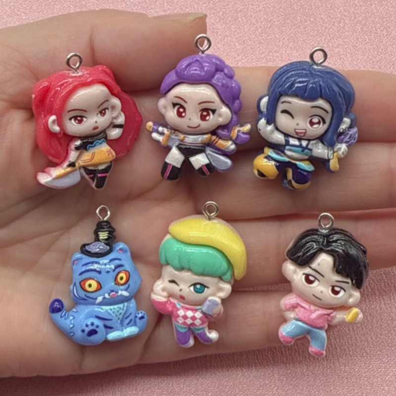 Resin Craft Projects - 10個入り樹脂製漫画ペンダント、DIYジュエリー製作イヤリング、キーホルダーアクセサリー