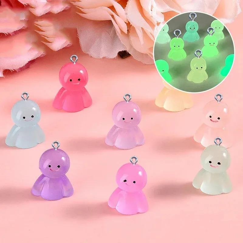 10 個暗闇で光る漫画人形樹脂チャーム発光ペンダント DIY - Resin Craft Material のレビューと価格
