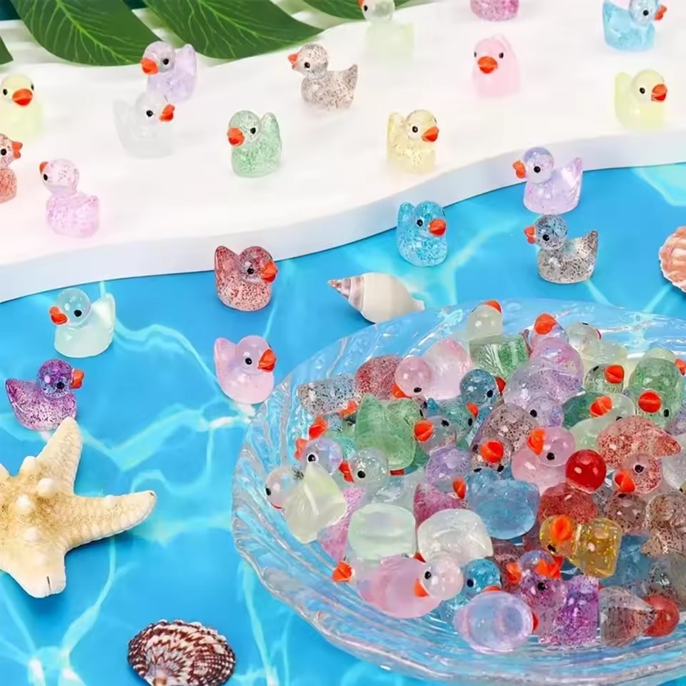 マイクロ風景かわいいキラキラピンクの小さな黄色いアヒル人形ペ - Resin Craft Material のレビューと価格